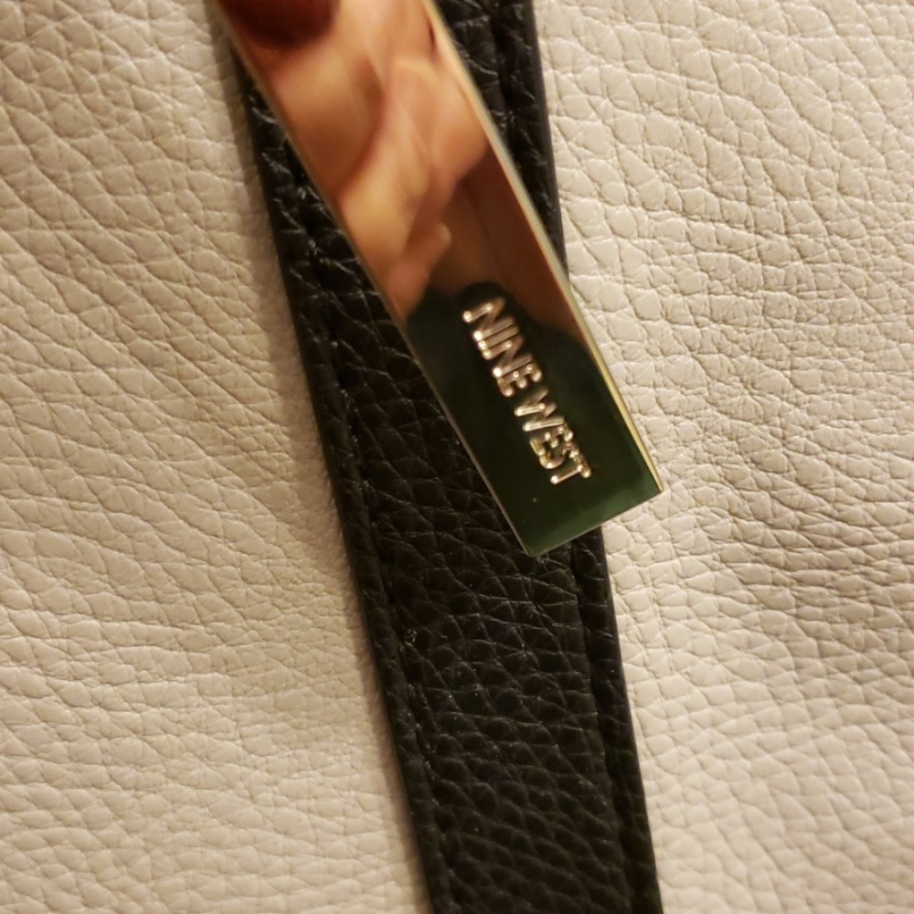 Purse - Picture 2 of 3